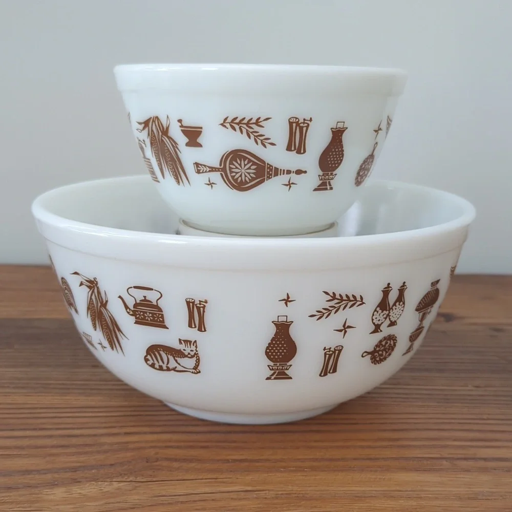 Vintage Pyrex Early American Mixing Bowl Set (2) 2.5 Qt #403 & 1.5 Pt #401 - Picture 10 of 13